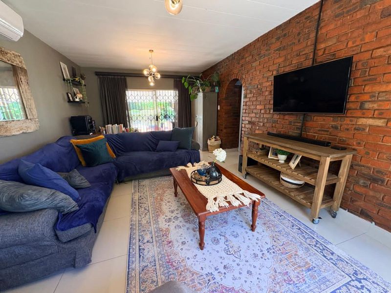 House For Sale in Hillcrest - Photo 7