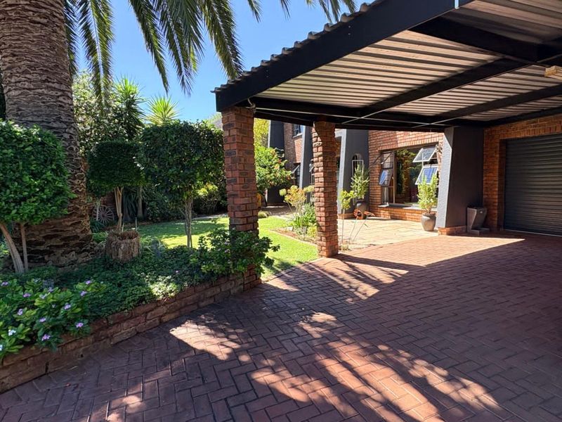 House For Sale in Hillcrest - Photo 2