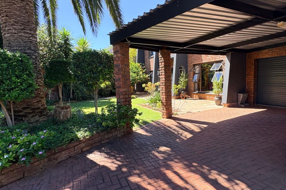 House For Sale in Hillcrest - Photo 2