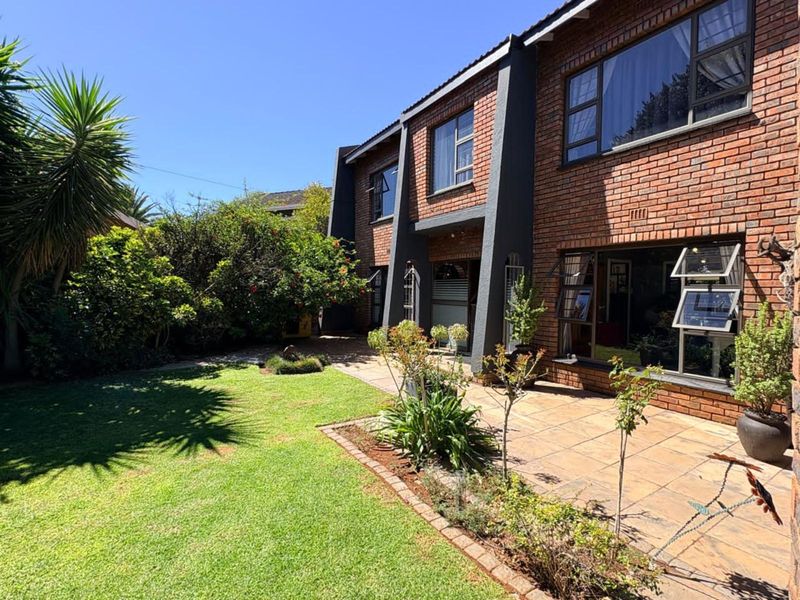 House For Sale in Hillcrest - Photo 4