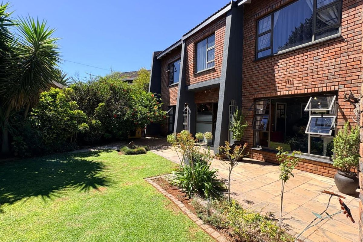 House For Sale in Hillcrest - Photo 4