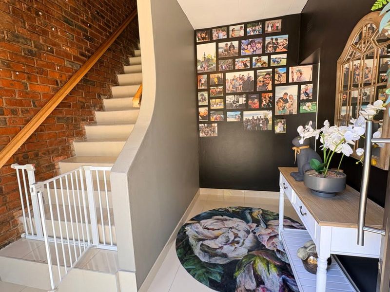 House For Sale in Hillcrest - Photo 5