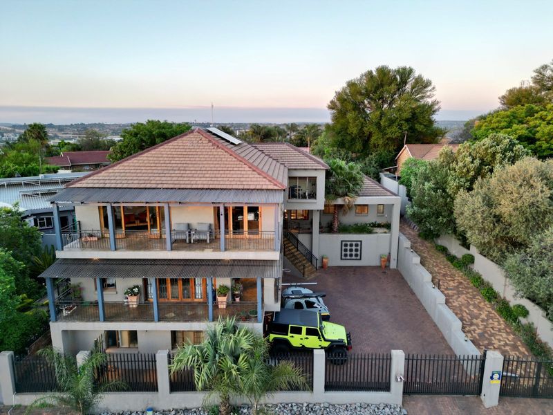 House For Sale in Zwartkop - Photo 2