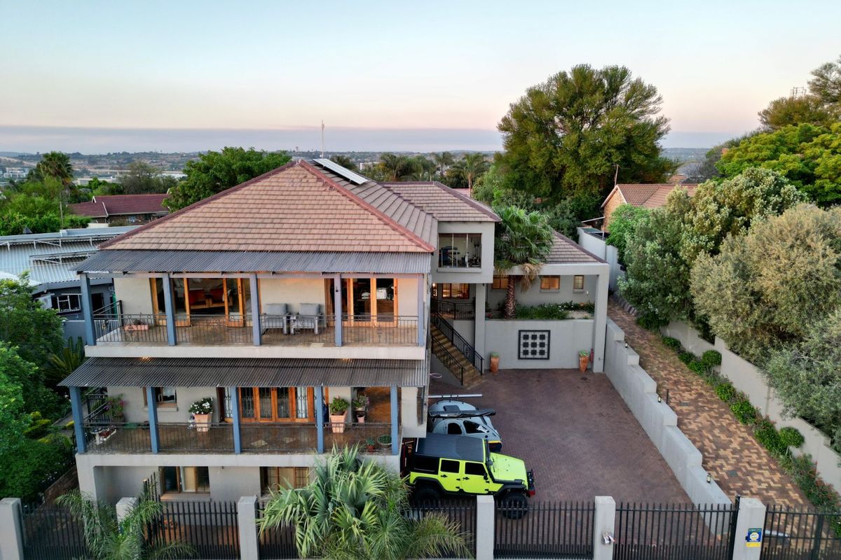 House For Sale in Zwartkop - Photo 2