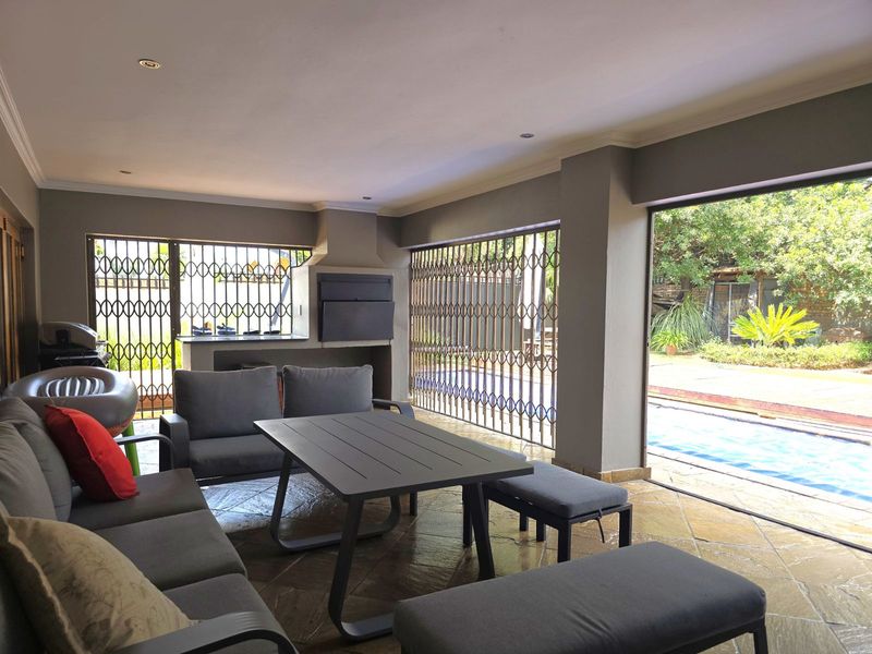 House For Sale in Zwartkop - Photo 4