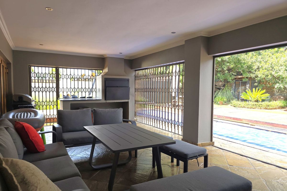 House For Sale in Zwartkop - Photo 4