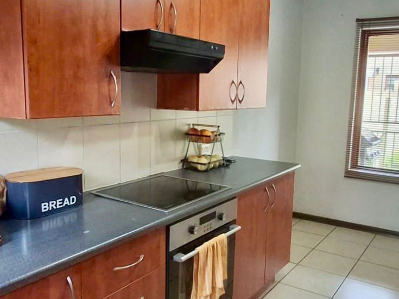 House For Sale in Country View - Photo 9