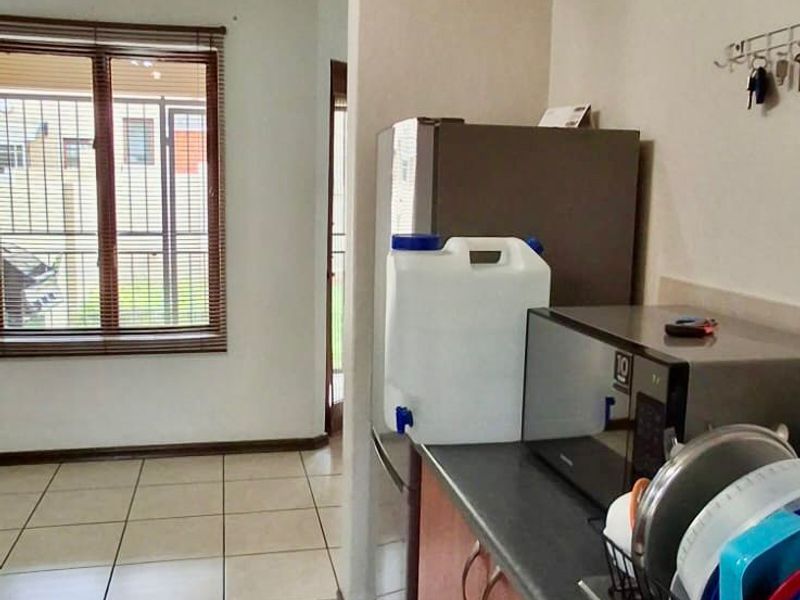 House For Sale in Country View - Photo 8