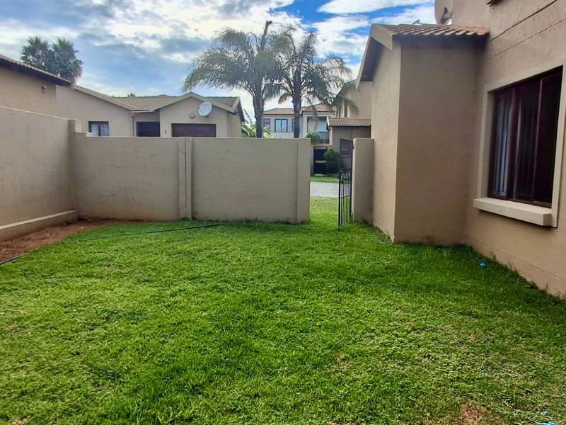 House For Sale in Country View - Photo 7