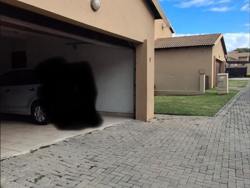 House For Sale in Country View - Photo 6