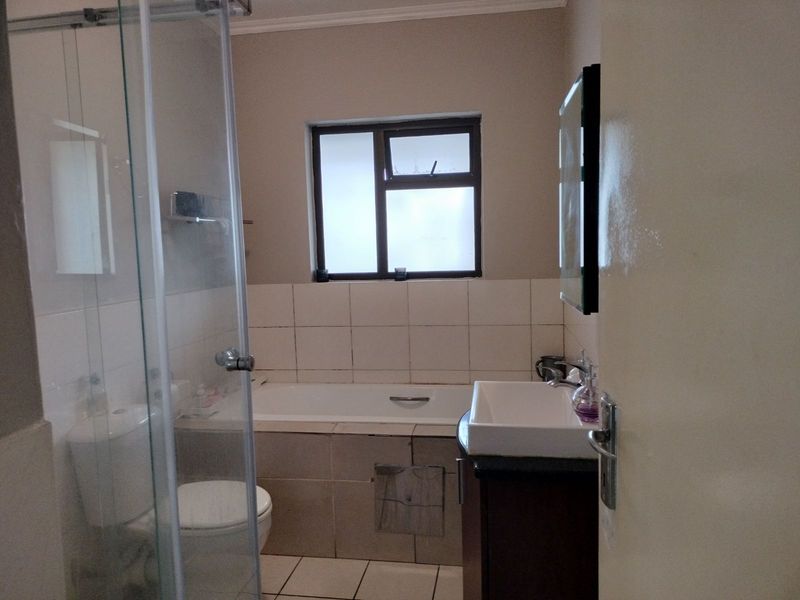 Apartment For Sale in Noordwyk - Photo 4