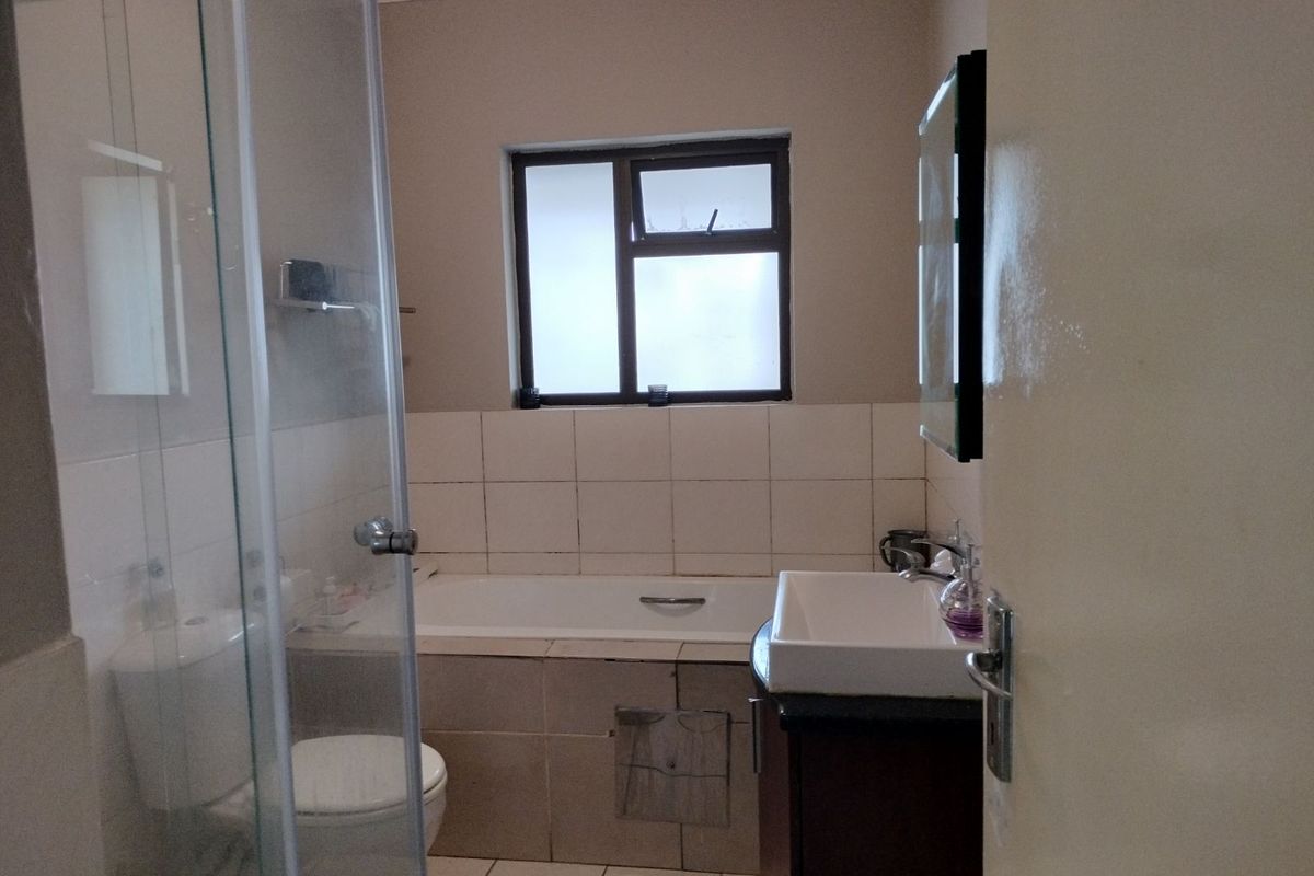 Apartment For Sale in Noordwyk - Photo 4