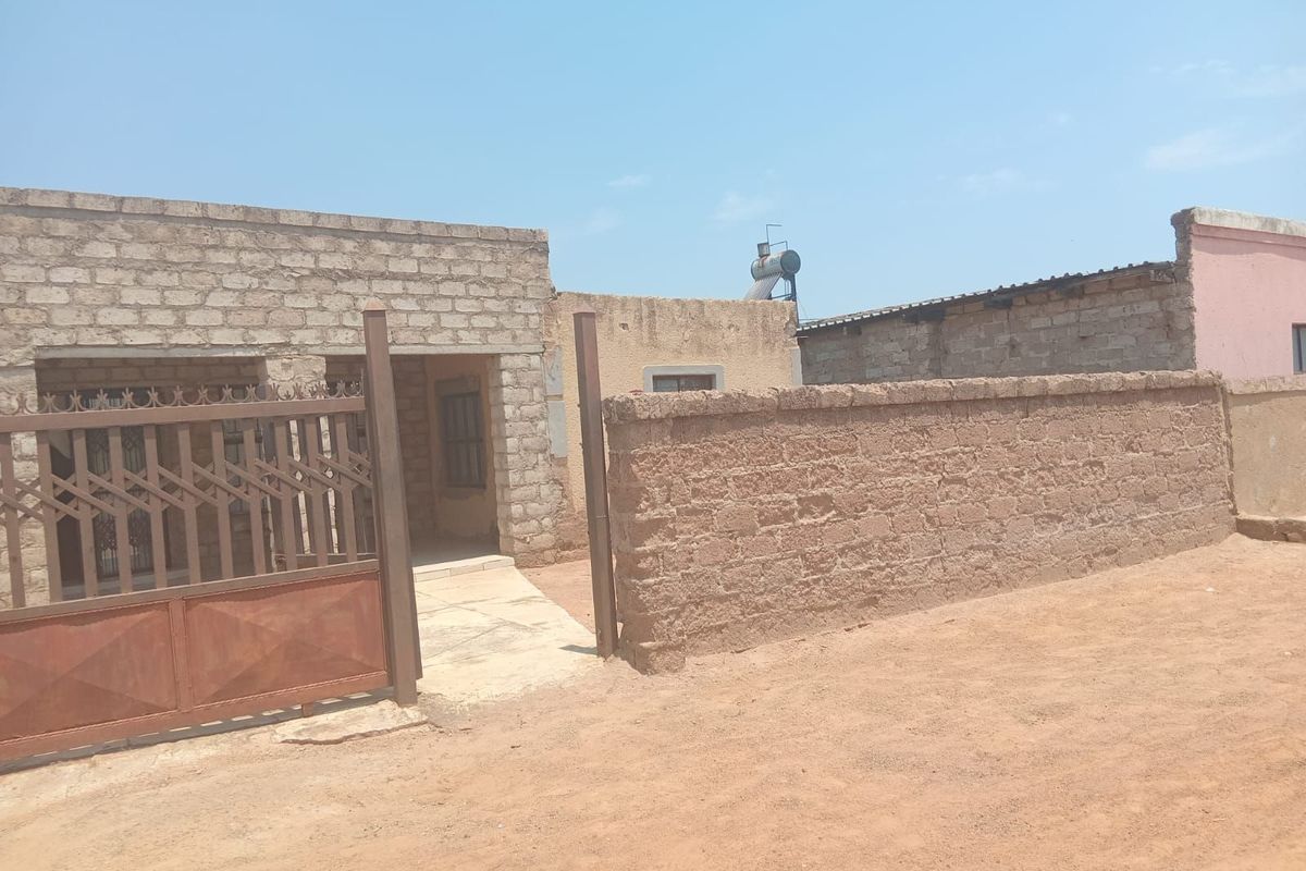 House For Sale in Hammanskraal Central - Photo 2