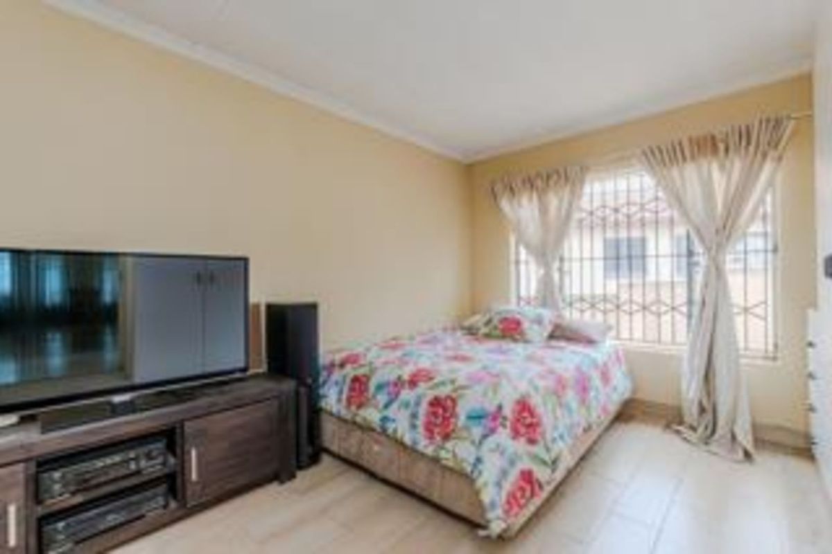 House For Sale in Cosmo City - Photo 4