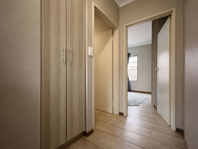 Townhouse For Sale in Ermelo Central - Photo 8