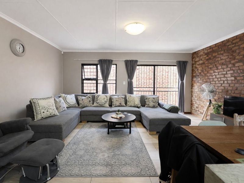 Townhouse For Sale in Ermelo Central - Photo 4