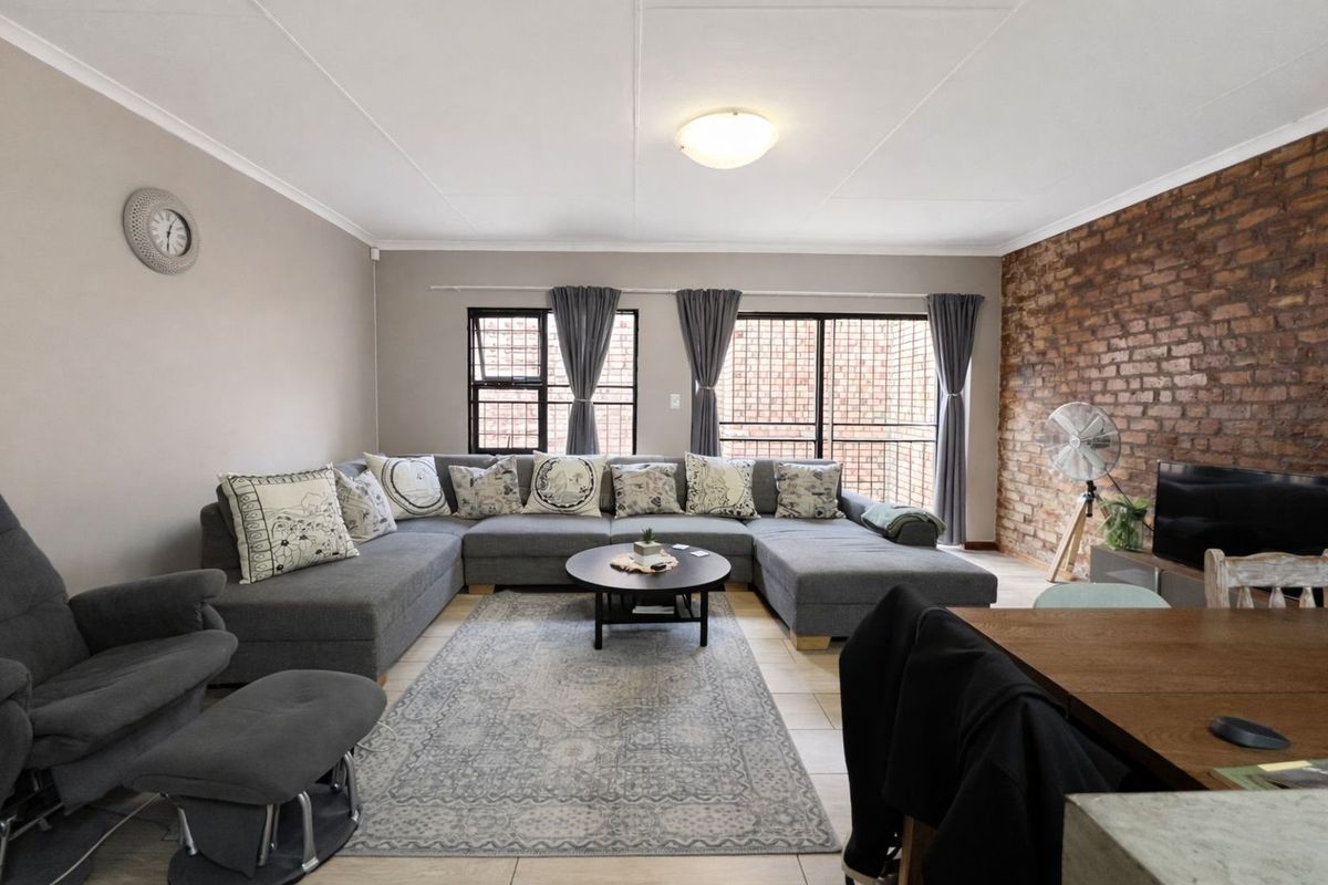 Townhouse For Sale in Ermelo Central - Photo 4