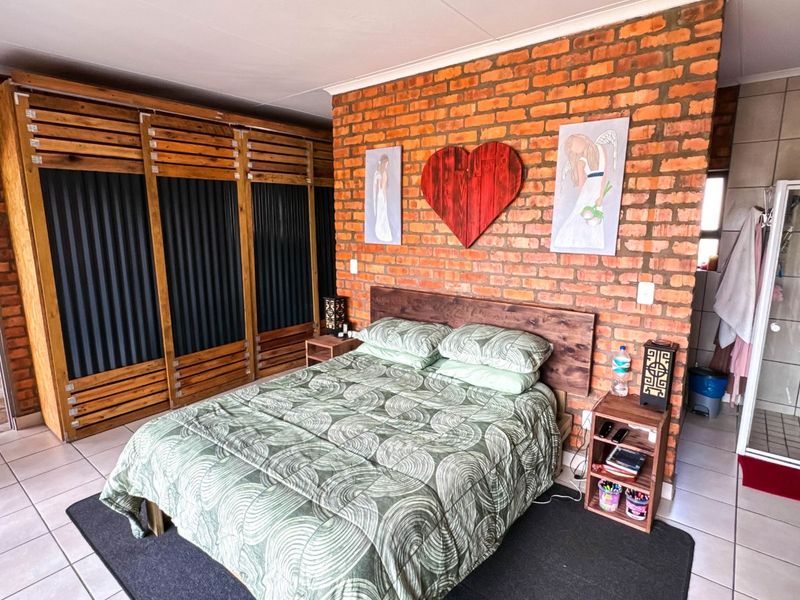 House For Sale in Fraaiuitsig - Photo 6