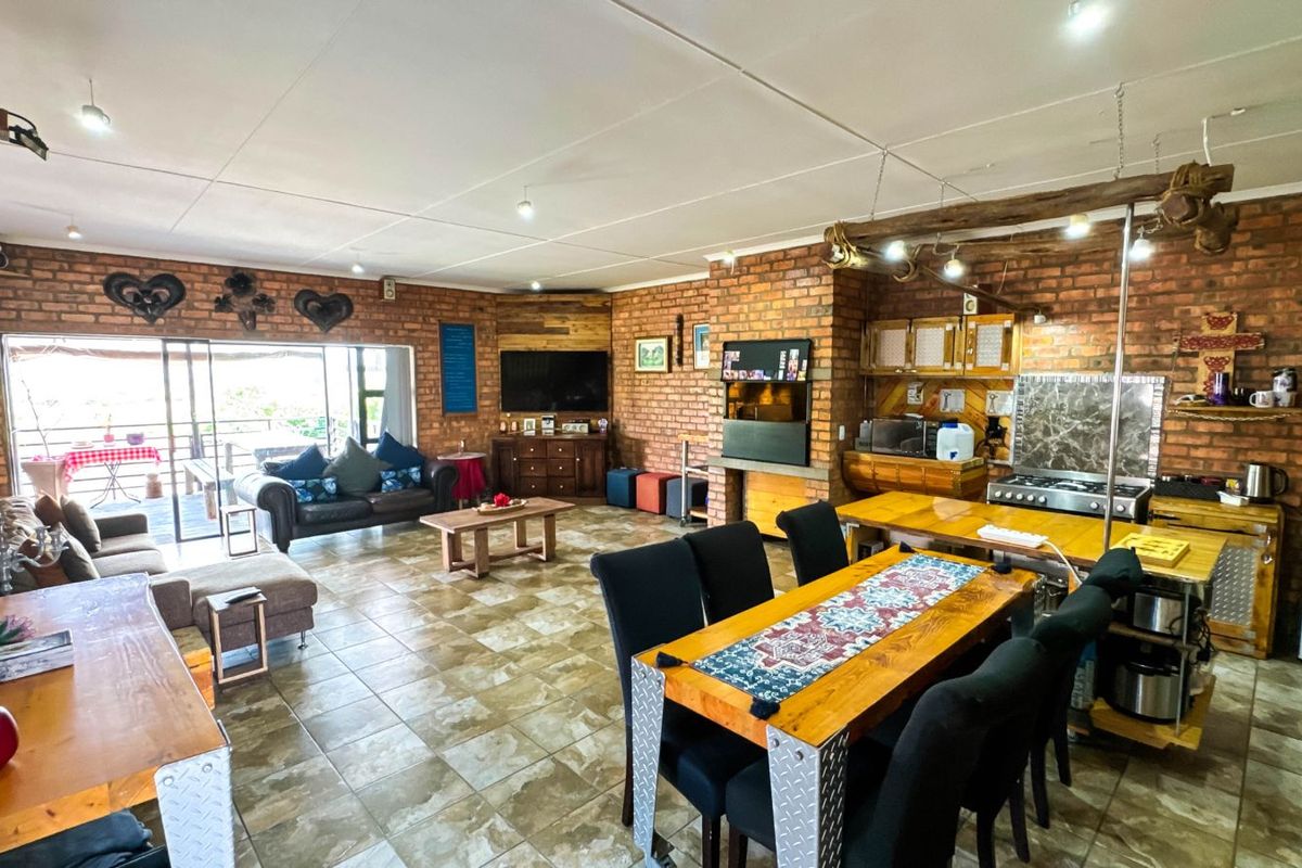 House For Sale in Fraaiuitsig - Photo 4