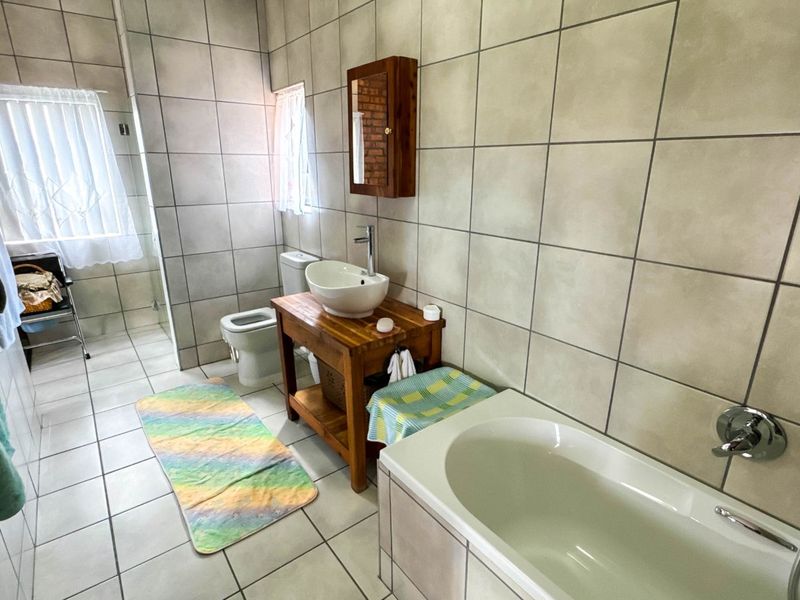 House For Sale in Fraaiuitsig - Photo 8