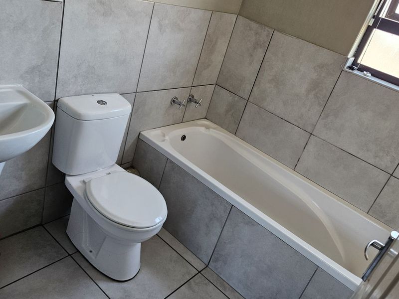 House For Sale in Ndabeni - Photo 7