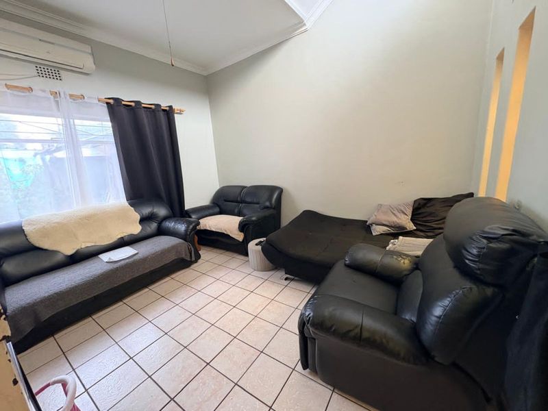 House For Sale in Floors - Photo 3