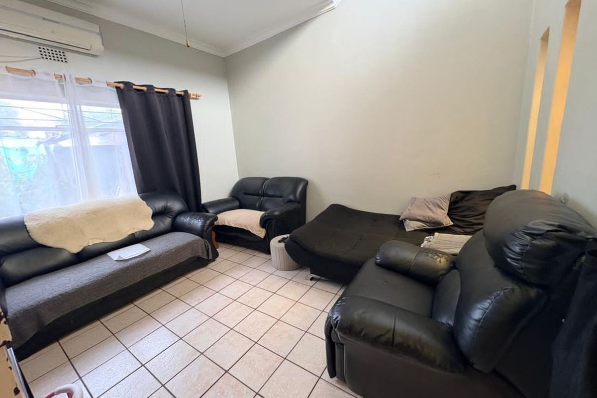 House For Sale in Floors - Photo 3