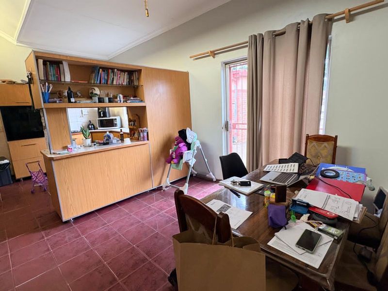 House For Sale in Floors - Photo 6