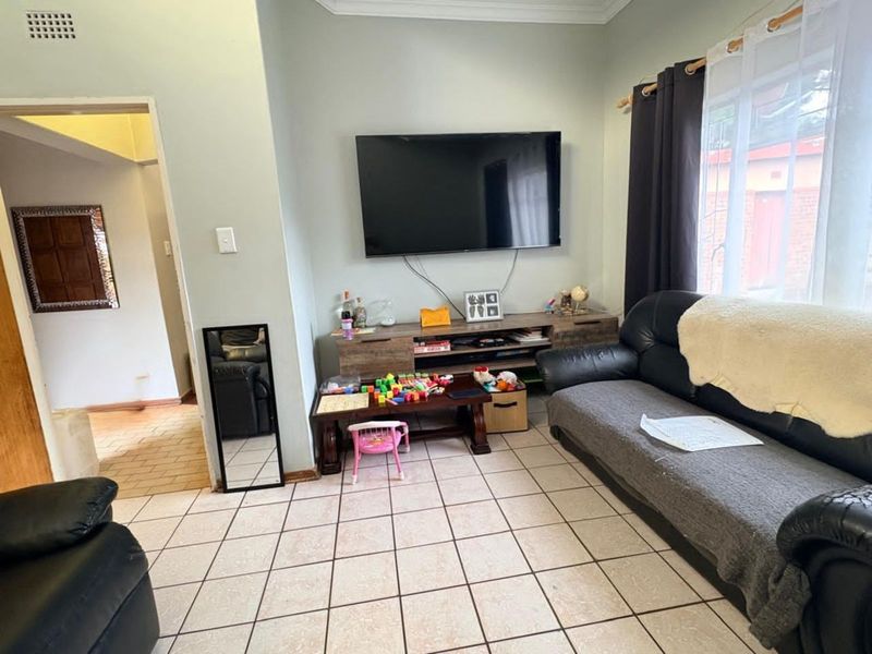 House For Sale in Floors - Photo 4