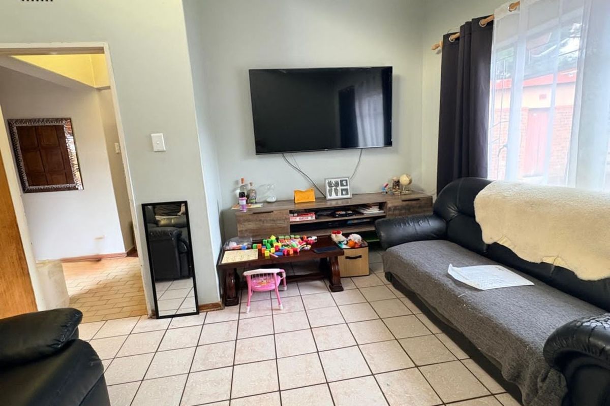 House For Sale in Floors - Photo 4