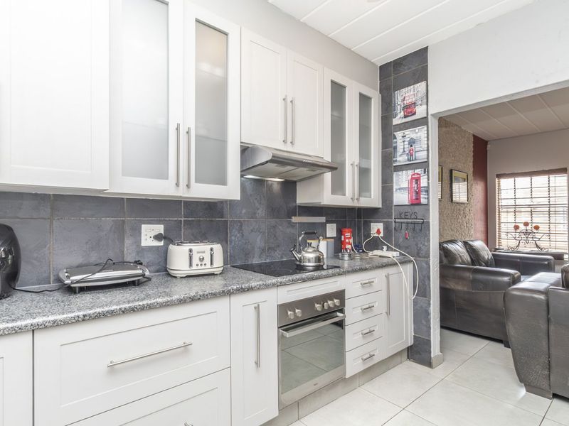 House For Sale in Honeydew Ridge - Photo 8