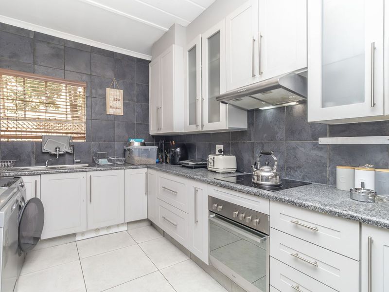 House For Sale in Honeydew Ridge - Photo 7