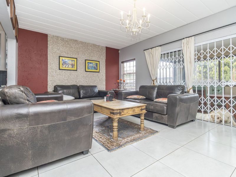 House For Sale in Honeydew Ridge - Photo 2