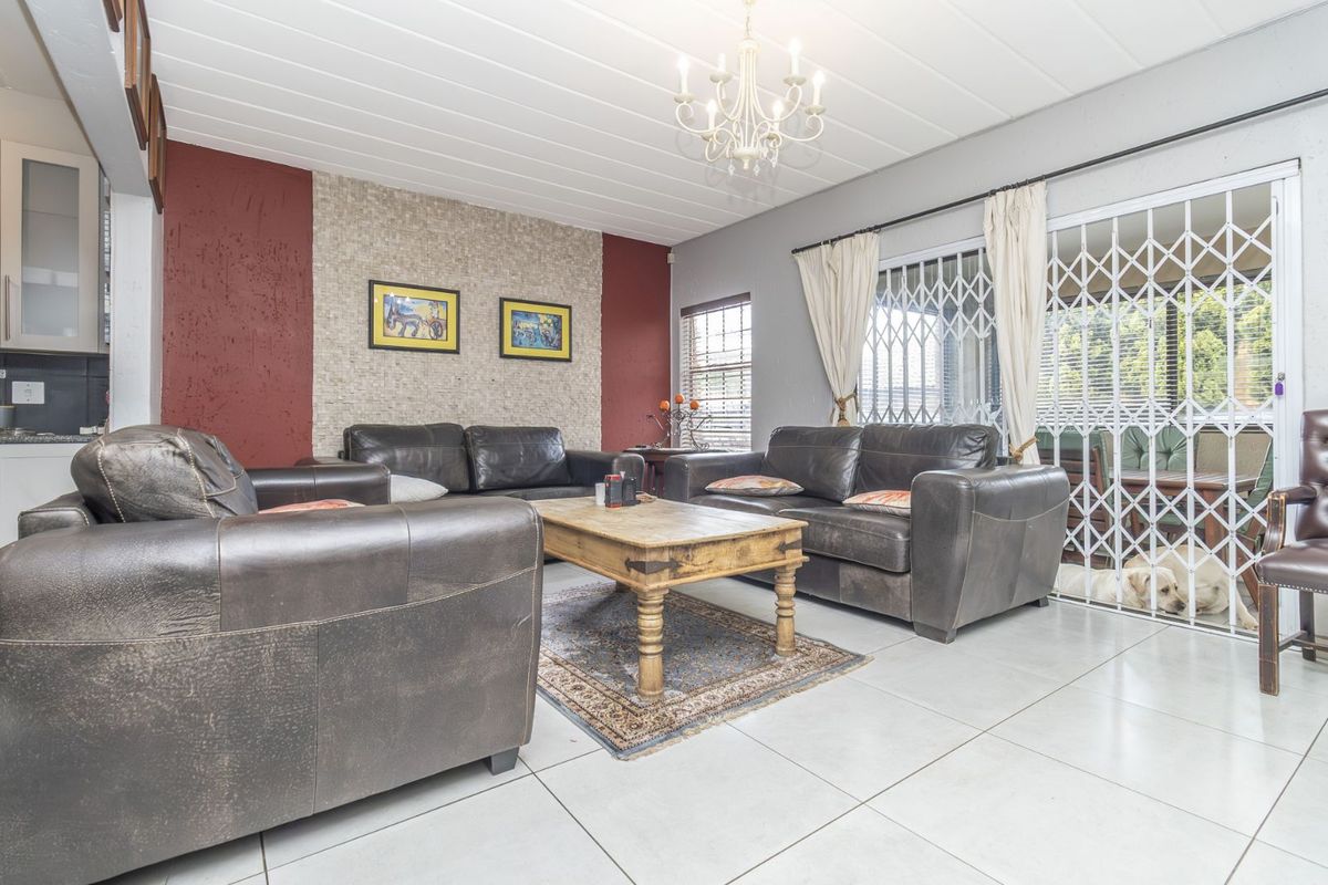 House For Sale in Honeydew Ridge - Photo 2