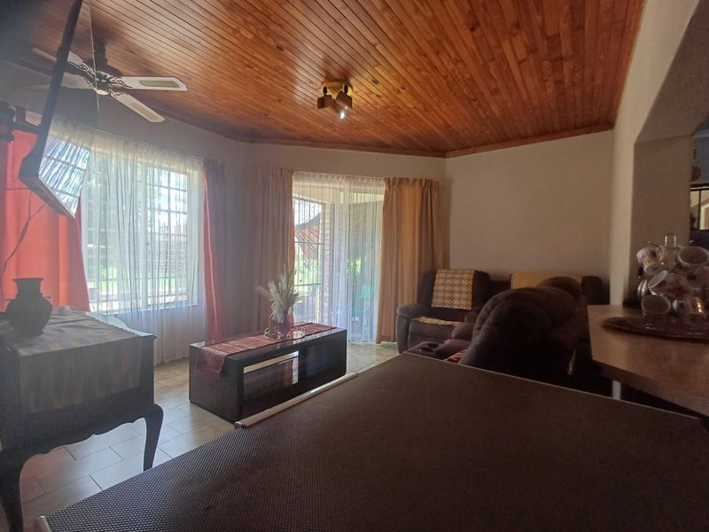House For Sale in Stilfontein Ext 4 - Photo 6