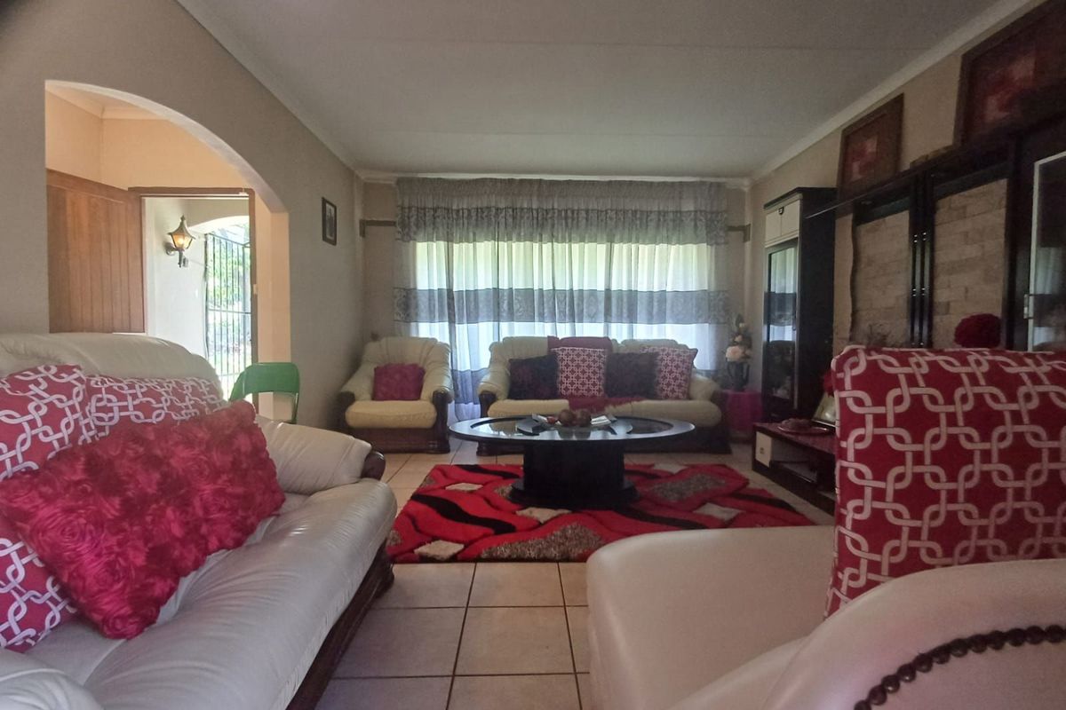 House For Sale in Stilfontein Ext 4 - Photo 4