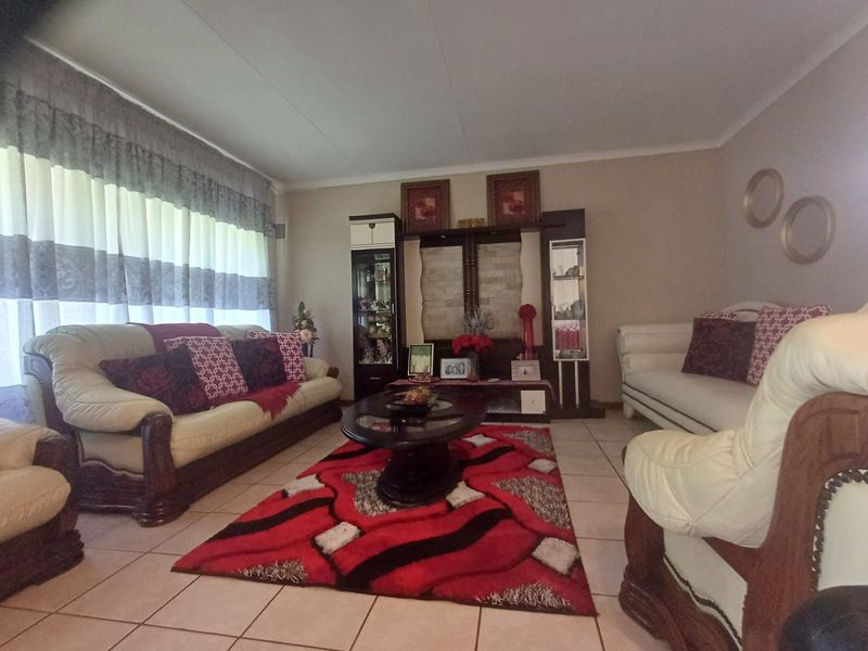 House For Sale in Stilfontein Ext 4 - Photo 3