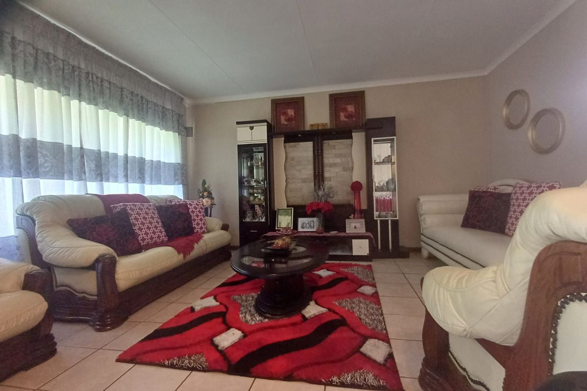 House For Sale in Stilfontein Ext 4 - Photo 3