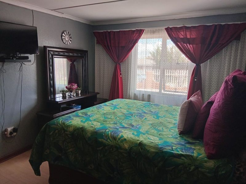 House For Sale in Queenstown Central - Photo 6