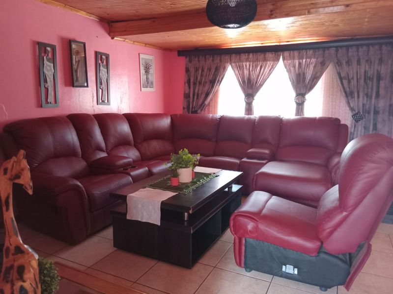 House For Sale in Queenstown Central - Photo 5