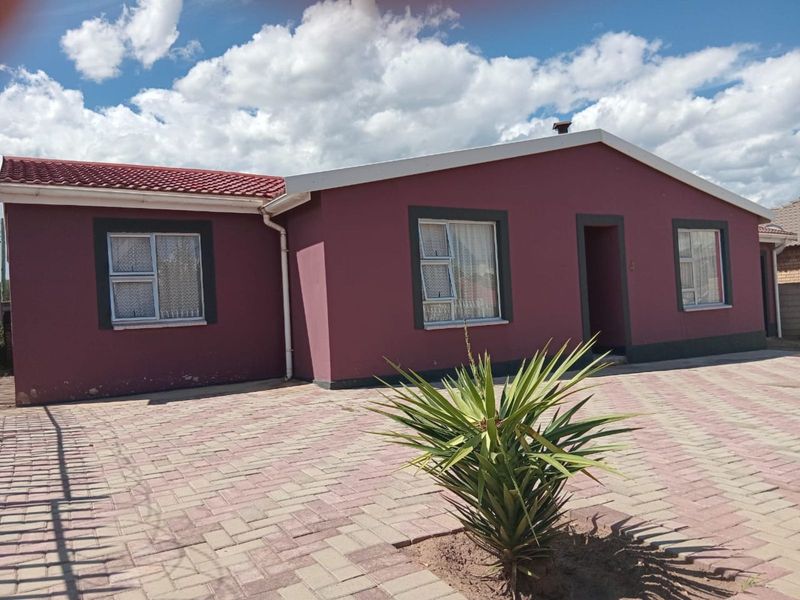 House For Sale in Queenstown Central - Photo 2