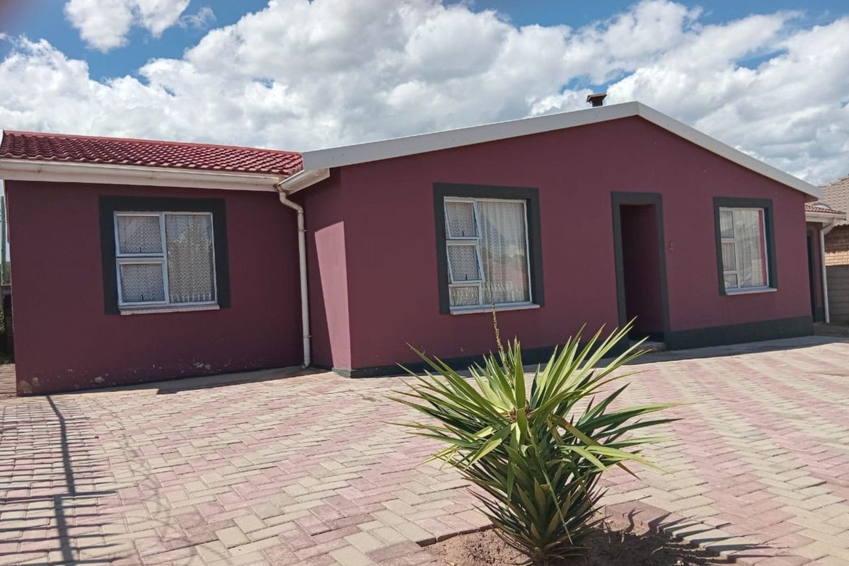 House For Sale in Queenstown Central - Photo 2