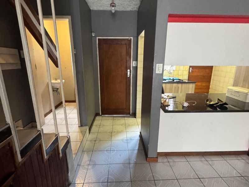 House For Sale in Model Park - Photo 2