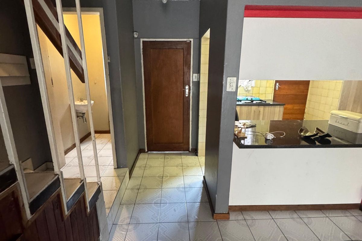 House For Sale in Model Park - Photo 2