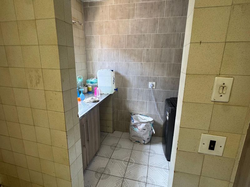 House For Sale in Model Park - Photo 5