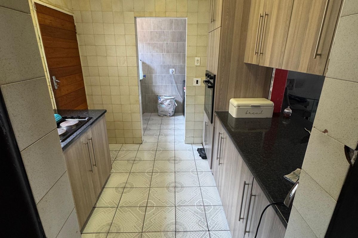 House For Sale in Model Park - Photo 3