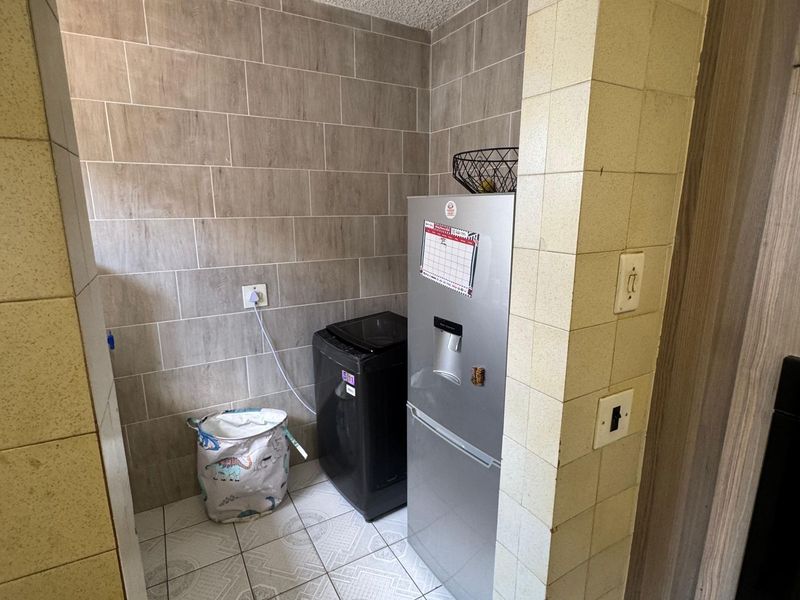 House For Sale in Model Park - Photo 4