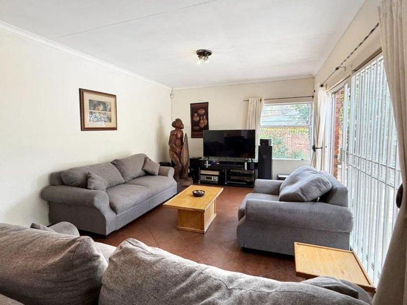 House To Rent in Bryanston - Photo 5