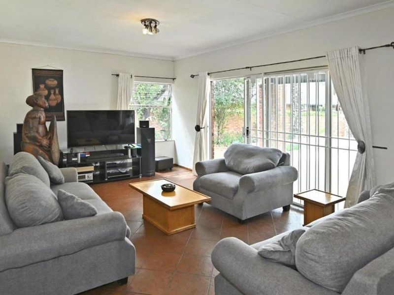 House To Rent in Bryanston - Photo 7