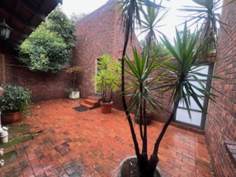 House To Rent in Bryanston - Photo 3